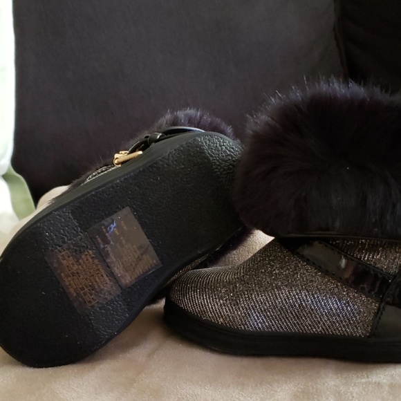 NWB Stuart Weitzman Baby snow shoes - Picture 7 of 8